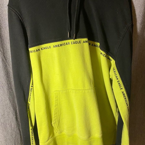 American Eagle sweatshirt like new, black and green
