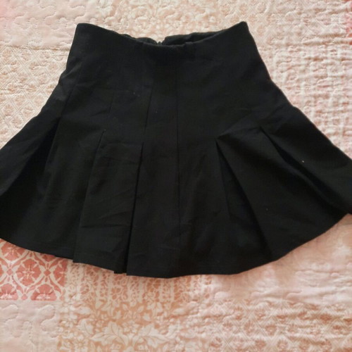 Bershka pleated skirt like new with silver belt, size XS
