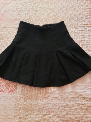 Bershka pleated skirt like new with silver belt, size XS