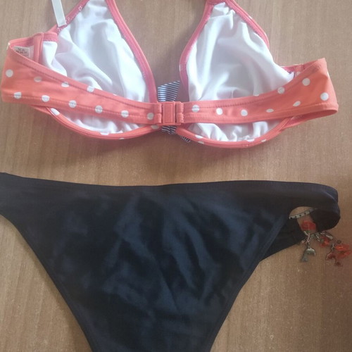 Women's bikini swimsuit used, size medium, multicolored
