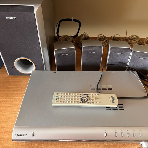 Sony DAV-DZ100 Home Cinema 5.1 System 720W RMS