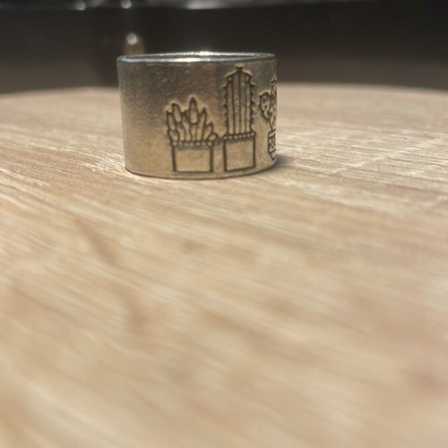 Ring with embossed cactus design like new