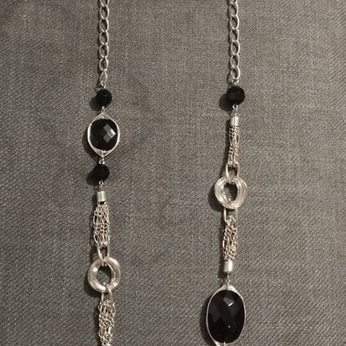 Long women's necklace with large black stones and silver chains like new