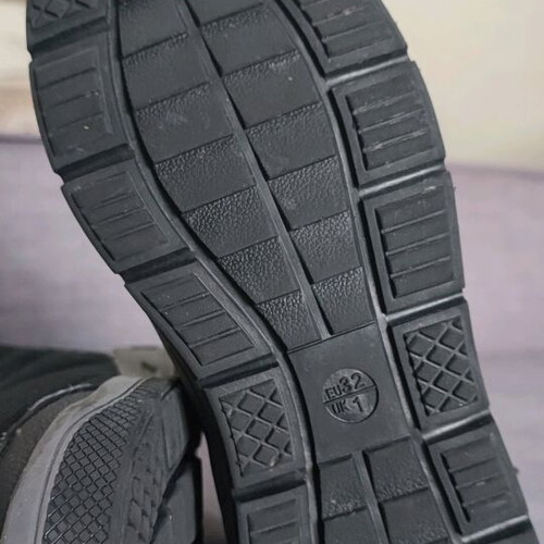Children's waterproof snow boots size 32 like new, black