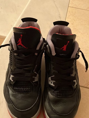 Nike Air Jordan 4 Bred като нови, номер 39, черно и бяло