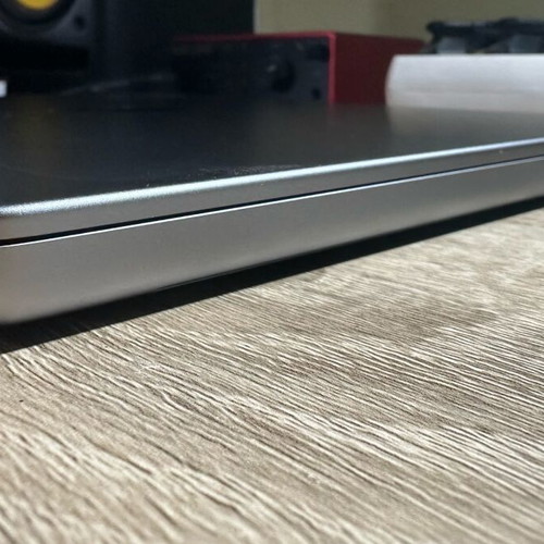 MacBook Pro 14" M1 Pro 2021 16GB RAM 500GB SSD like new