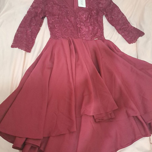 Numoco burgundy dress size M new with lace and asymmetrical skirt