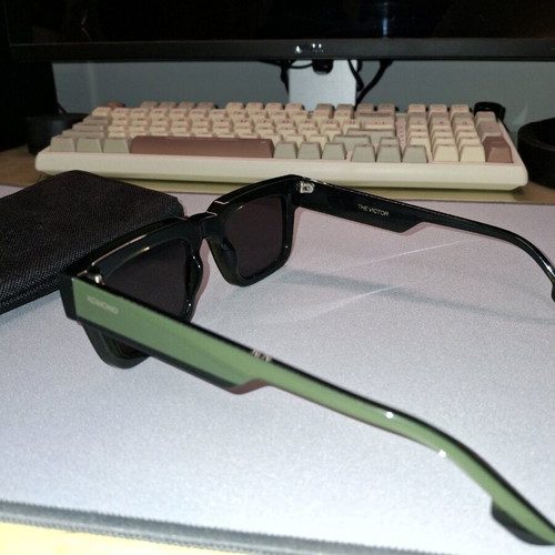 Komono men sunglasses like new, black and green