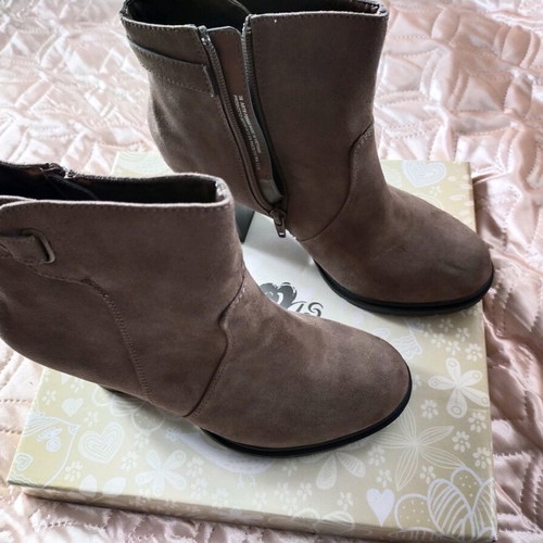 Women's boots with high heels new, Italian, size 38