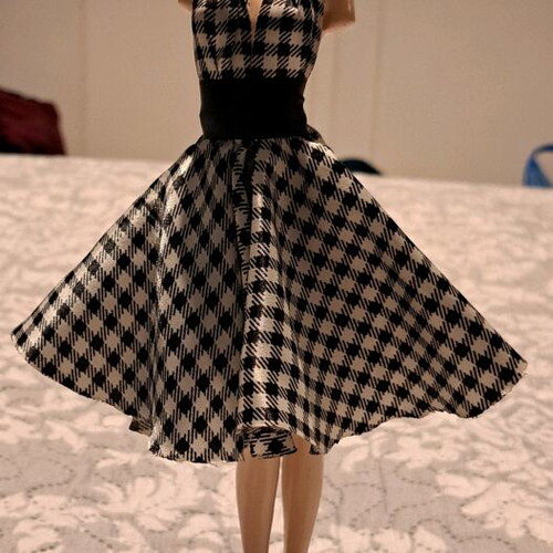 Jewelry holder like new with dress, black