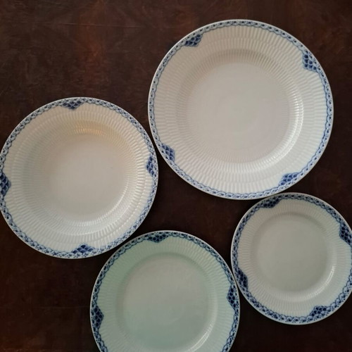 Χειροζωγραφιστό σερβίτσιο φαγητού Royal Copenhagen Princess 12 ατόμων σαν καινούργιο