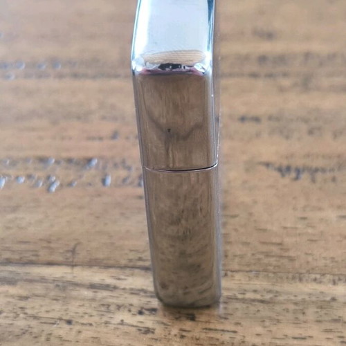 Zippo lighter like new in excellent condition