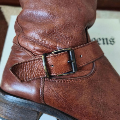 Women's brown cognac leather boots like new, size 39