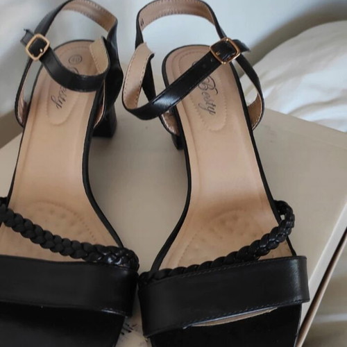 Black sandals size 40 like new