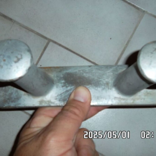 Metal heavy-duty cleat used, 1 piece