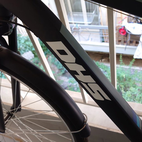City bike almost like new, 27 inch wheels, front suspension, 15 speeds
