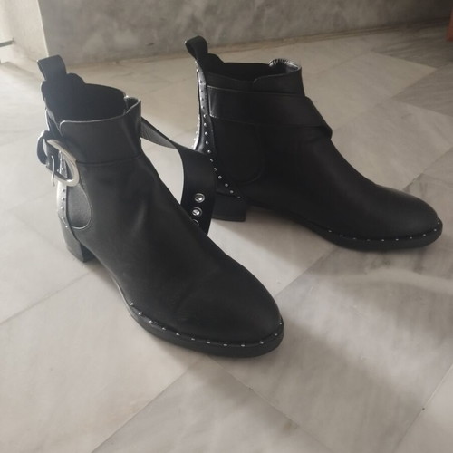 Bershka ankle boots size 39, black