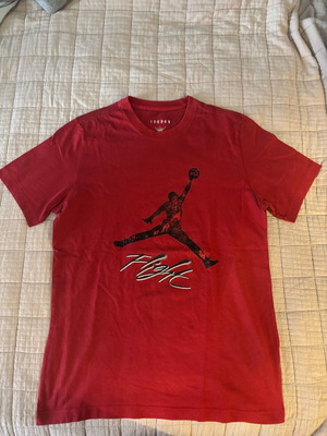 Jordan T-shirt like new, size M, black and red