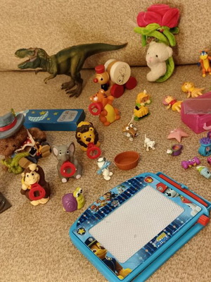 Various children's toys used, including Shopkins, Dinosaur, Lalaloopsy, Kinder, Marvel, Strumf
