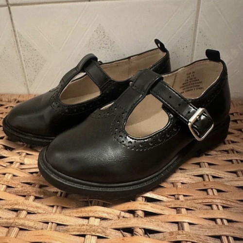 Flat shoes with T-strap size 24 black like new