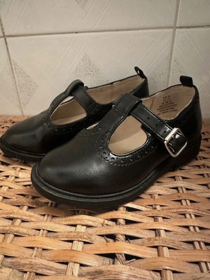 Flat shoes with T-strap size 24 black like new