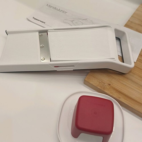 Tupperware cutting tool new with three settings