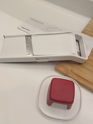 Tupperware cutting tool new with three settings