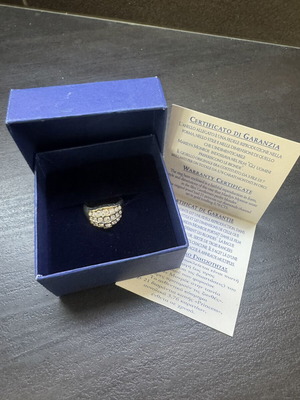 Ring with small stones from Hollywood collection new, gold color