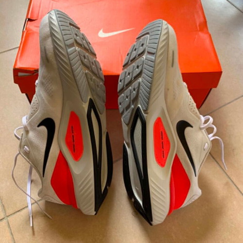 Nike Structure 26 running shoes size 47.5 like new, white and orange