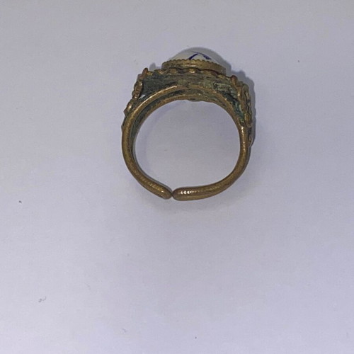 Vintage adjustable brass ring with porcelain/enamel from Netherlands used