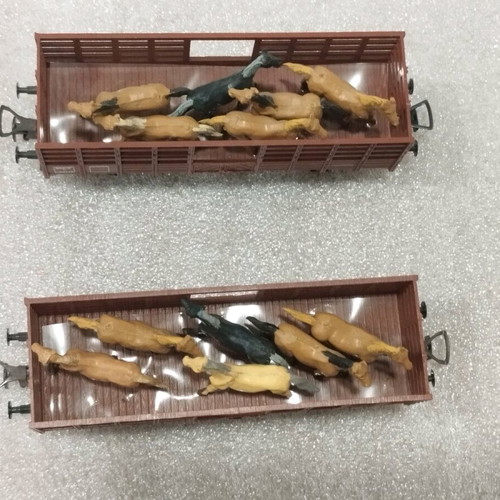 Commercial wagons like new, pack of 4, HO scale