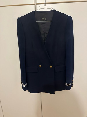 Pinko blazer in blue navy color like new, size small