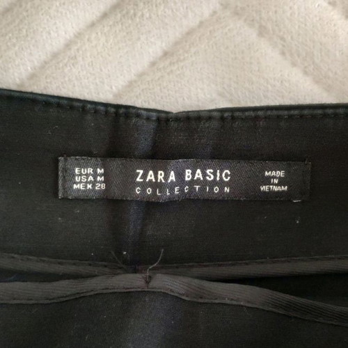 Black Zara shorts used, size M