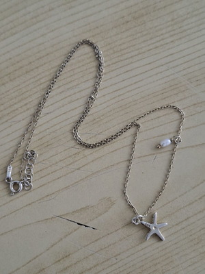 Silver necklace with starfish pendant and small pearl like new