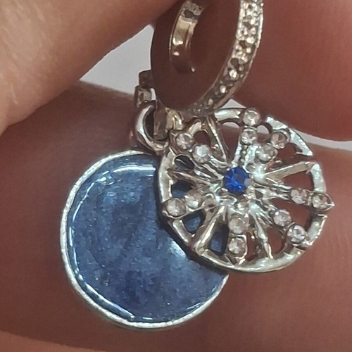 Charm for bracelets dangle with blue background, like new