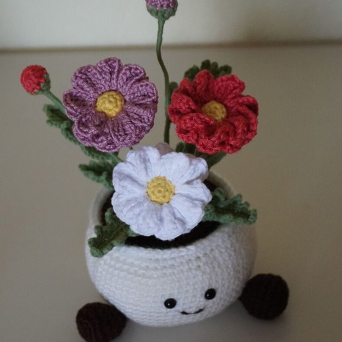 Knitted flower pot made to order