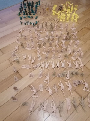Plastic soldier figures used, pack of over 200 with bonus animals