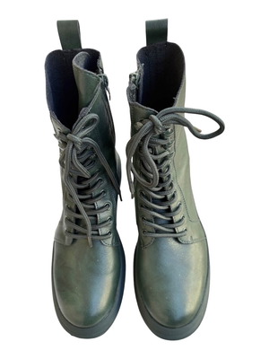 Leather lace-upOlive boots with laces  39