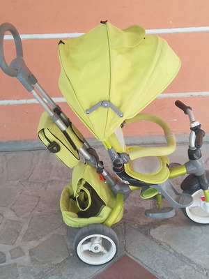 Air Wheels foldable kids tricycle used for walks