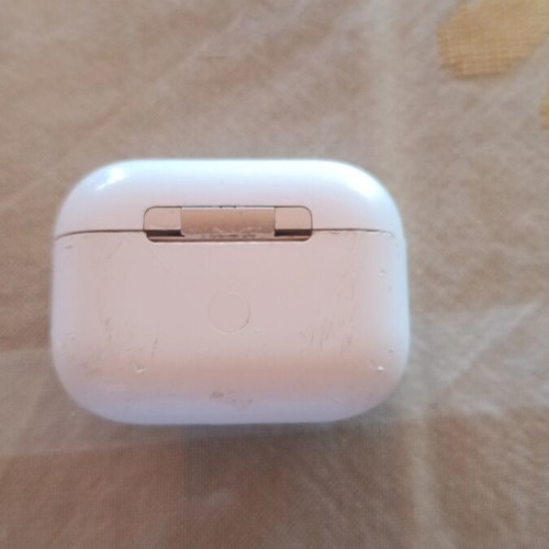 Wireless earbuds with broken charging case, silicone case included