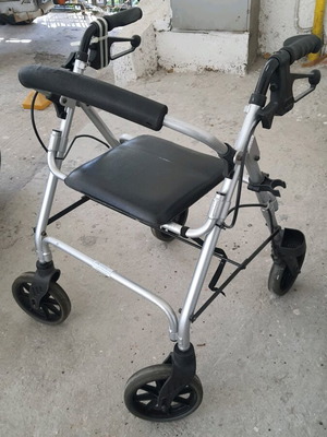 Adult walker used in good condition