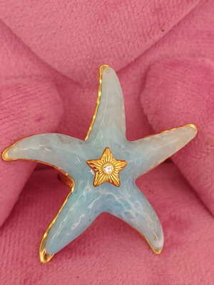 Starfish ring like new with blue marble effect and gold details