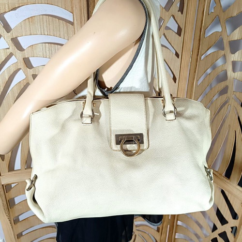 Salvatore Ferragamo Leather Shoulder Bag like new, beige