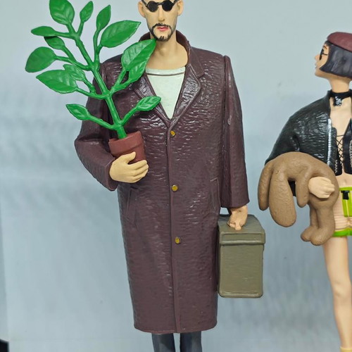 Léon & Mathilda collectible figures set like new