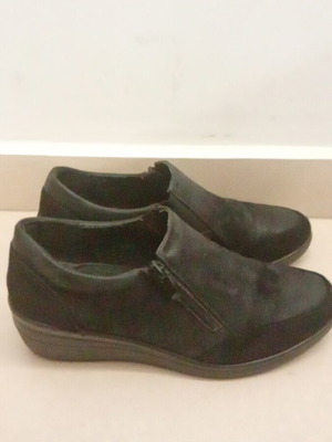 Shoes used size 38 black, very comfortable