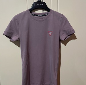 Guess T-shirt