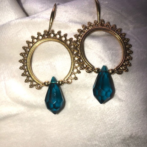 Boho earrings like new in gold and turquoise