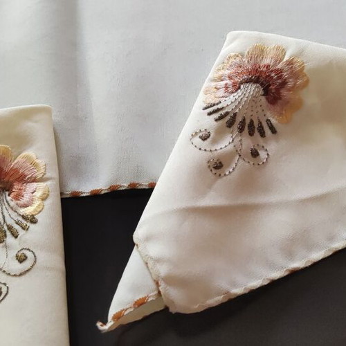 Table runner and 2 napkins used, set