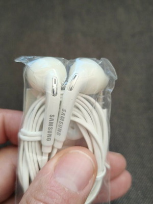 Samsung earphones white new wired with 3.5mm jack