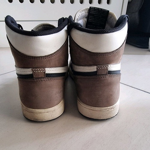 Jordan 1 Retro High Dark Mocha sneakers like new, size 41